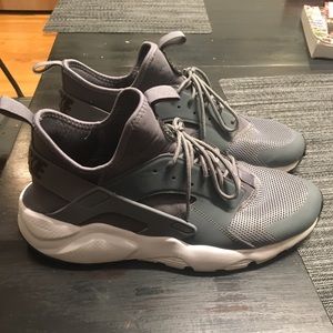 Nike Hurrache Tennis Shoes